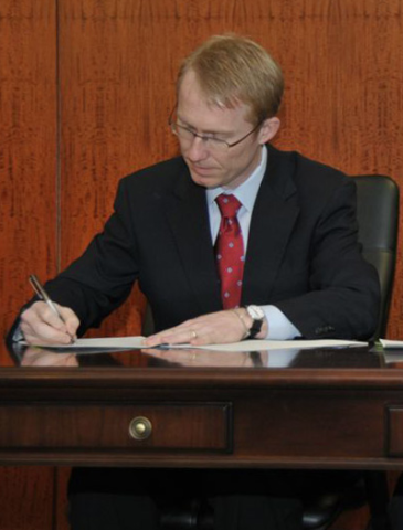 A photo of Walt Lukken when he was acting chair of the CFTC and first encountered prediction markets